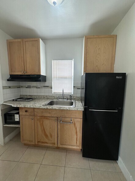 Building Photo - 17 Detroit St