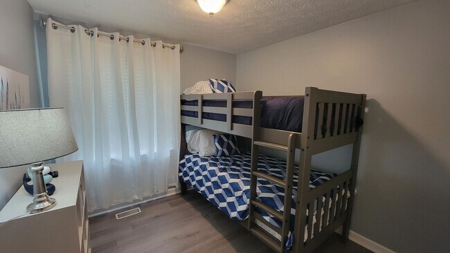 Building Photo - Private Pool, Firepit, BBQ - A FUN place to RELAX. Fully furnished and fully stocked.