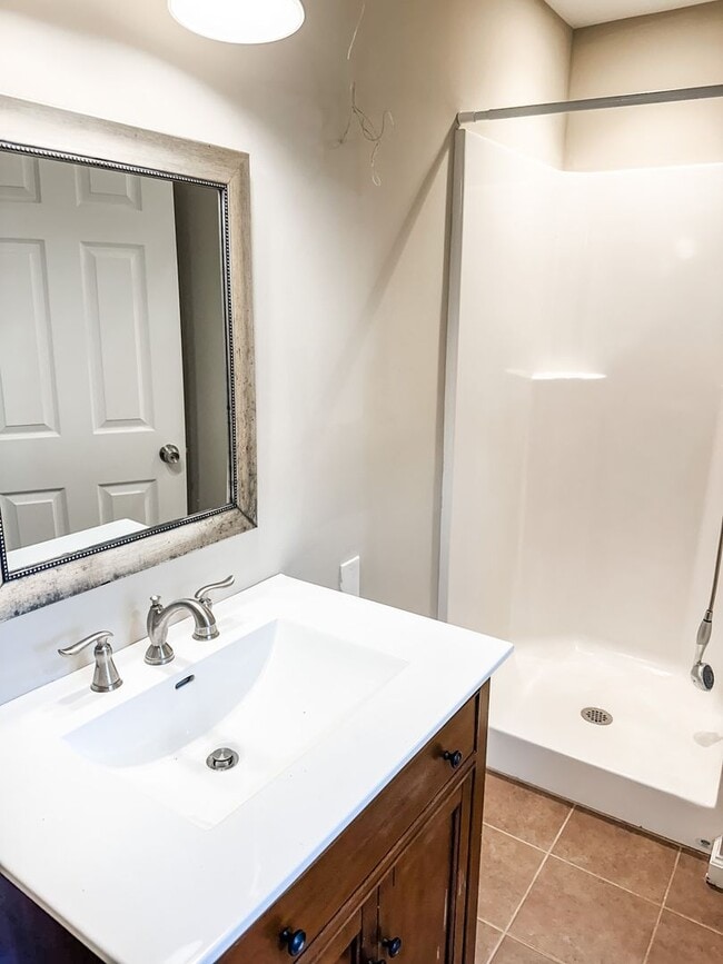 Building Photo - Charming 3 bedroom, 2 bath home in Lenoir ...