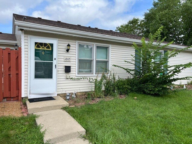 Building Photo - 1805 Jamestown Cir