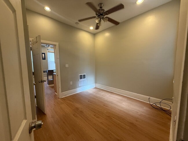 Building Photo - 1828 W Diamond St