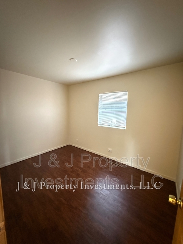 Building Photo - 408 E Clarendon Dr