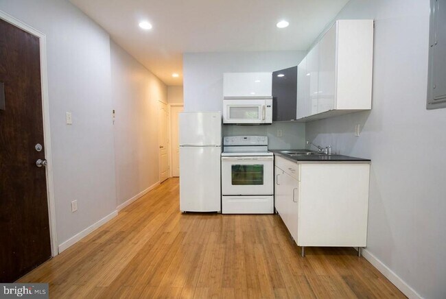 Building Photo - 1525 W Seybert St