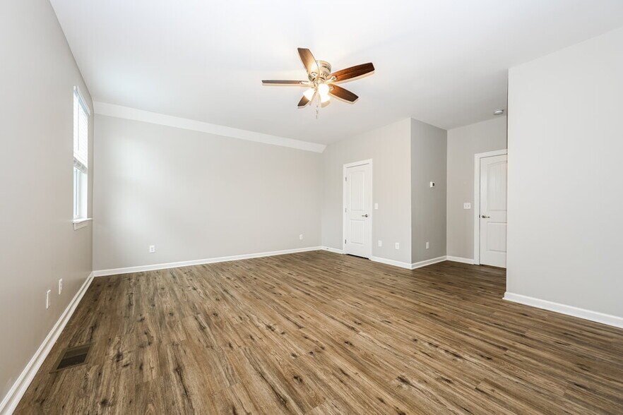 Building Photo - 513 Sarver Ave