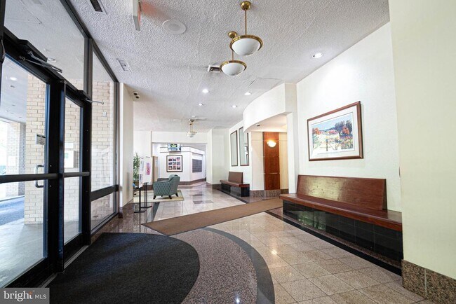 Building Photo - 205 Yoakum Pkwy