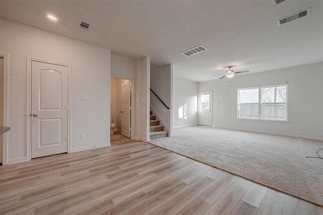 Building Photo - 545 Amberwood Pk Dr