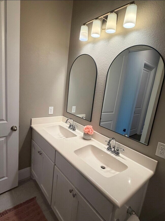 Building Photo - 3606 Canyon Dr