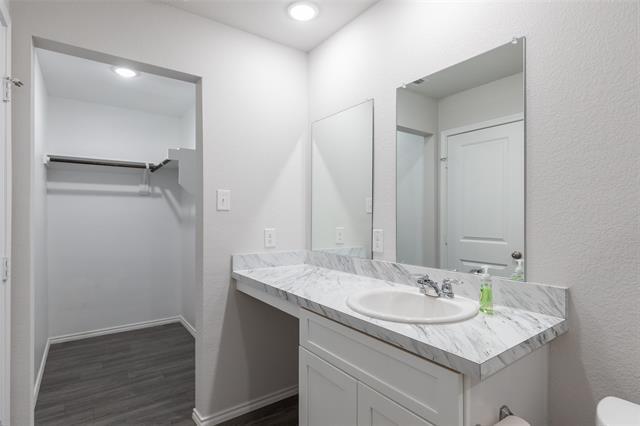 Building Photo - 201 Coyote Creek Ct