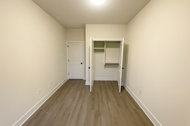 Building Photo - 11643/45 Harry Ct