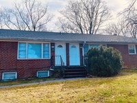 Building Photo - 430 Roanoke St E