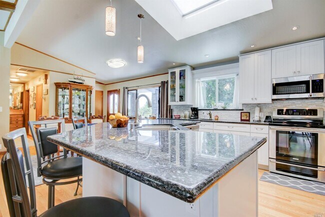 Building Photo - 3340 Terra Linda Dr