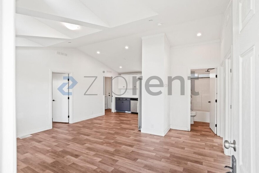 Building Photo - 2838 Romagnolo St