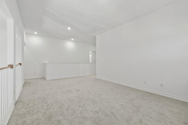 Building Photo - 1648 Tinnen House St