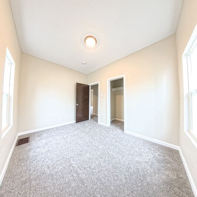 Building Photo - Updated 2-Bedroom Home in Marshalltown