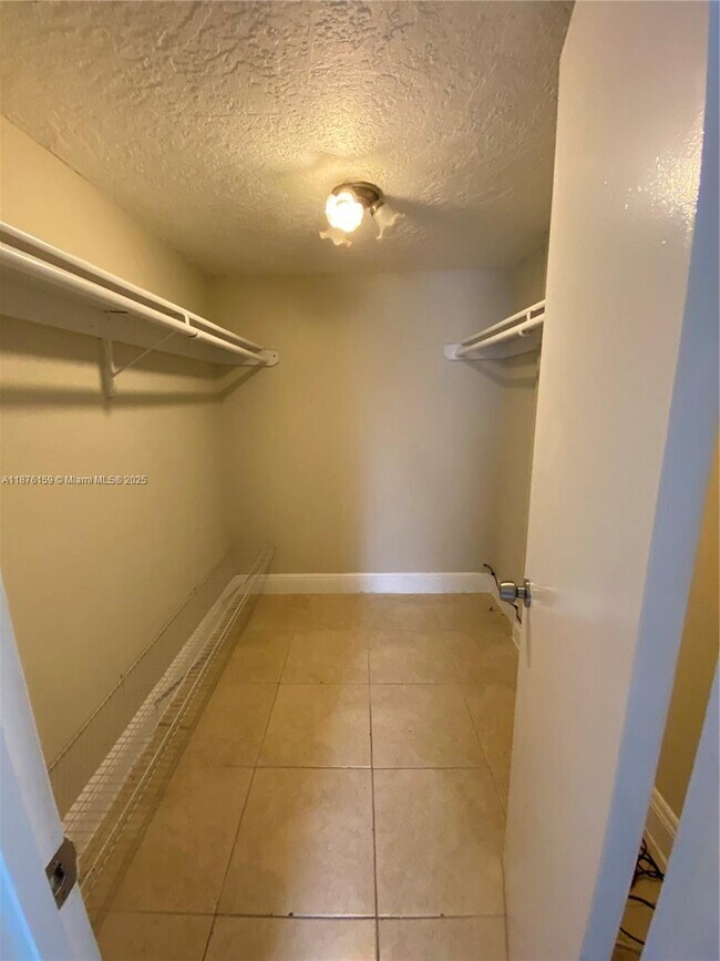 Building Photo - 10090 NW 80th Ct
