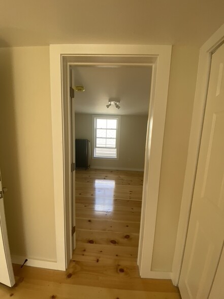 Building Photo - 41 School St