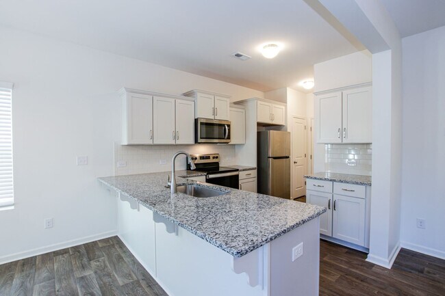 Building Photo - 3BD/2.5 Bath Townhome in Midland Wyntree C...