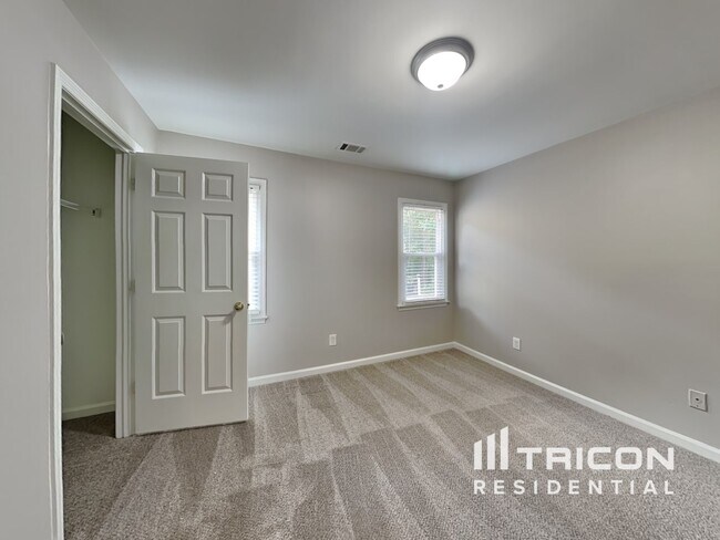 Building Photo - 7067 Brook Side Landing
