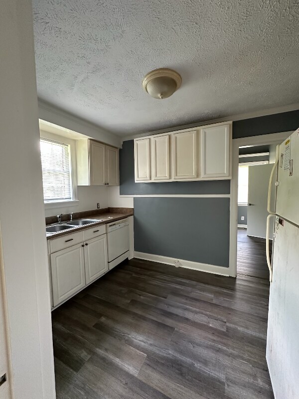 Building Photo - 4906 Ruskin Ave