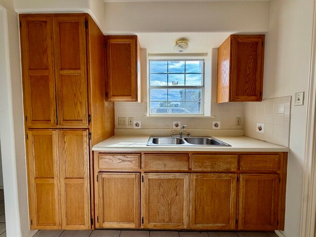 Building Photo - 206 E Canal St