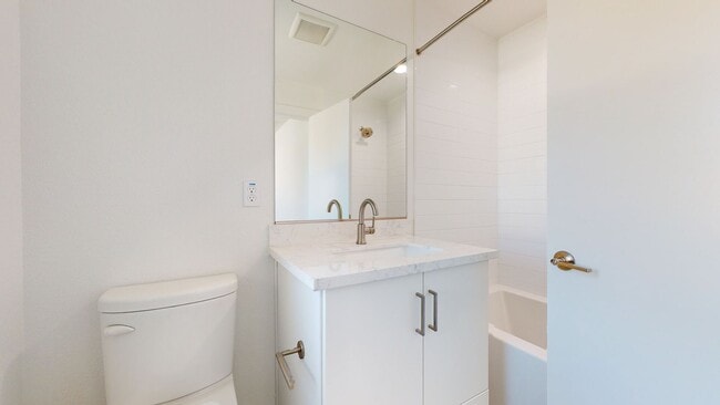 Building Photo - Beautiful Walnut Creek Townhome!
