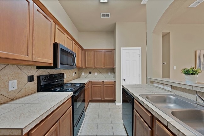Building Photo - 1427 Piedmont Dr