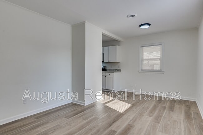 Building Photo - 3110 Arcadia Dr