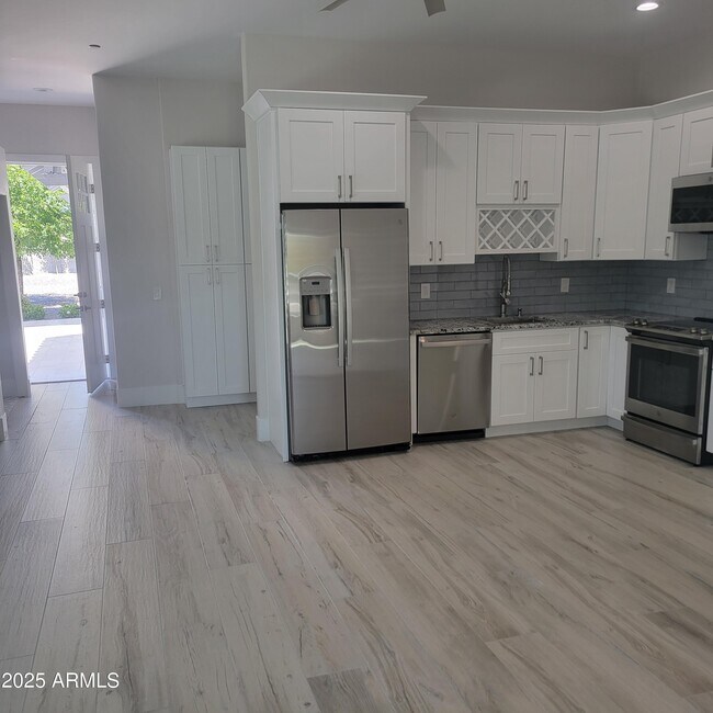 Building Photo - 13613 N 76th St