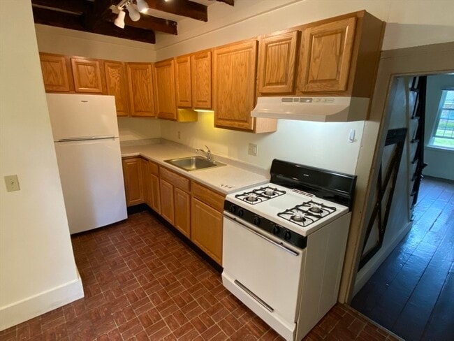 Building Photo - 797 Main St