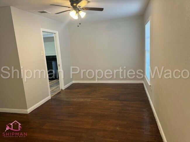 Building Photo - 3917 Maple Ave