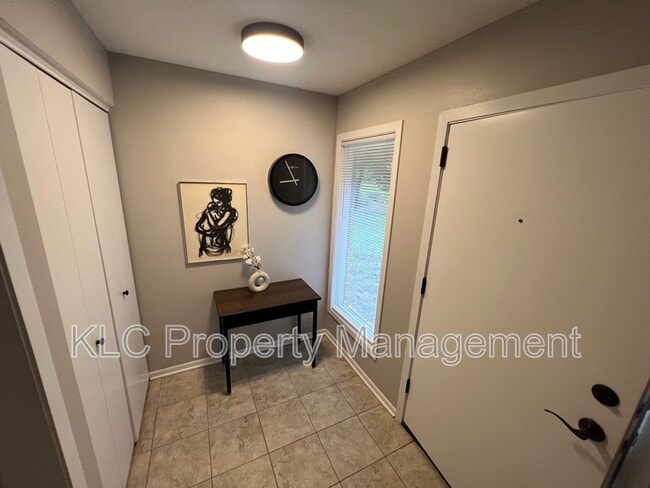 Building Photo - 3805 Maquoketa Dr