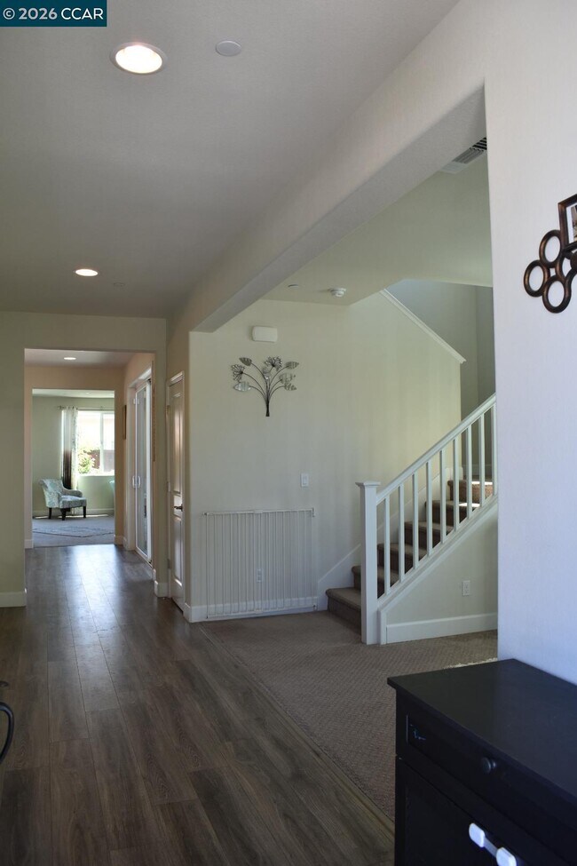 Building Photo - 582 Mandevilla Dr