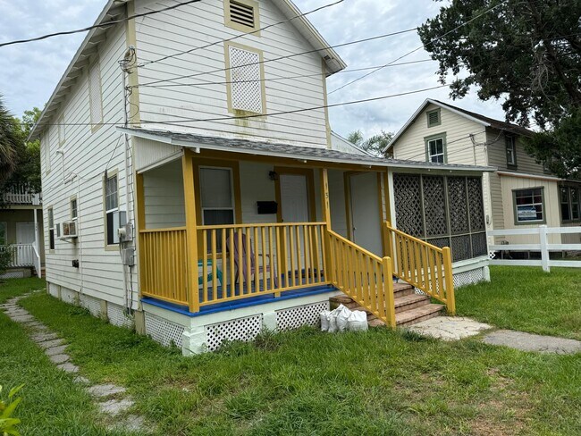 Primary Photo - 131 Cottage Ln