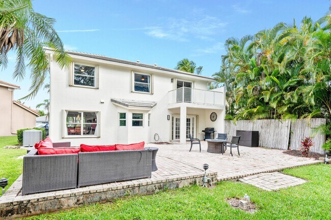 Building Photo - 1497 S Club Dr