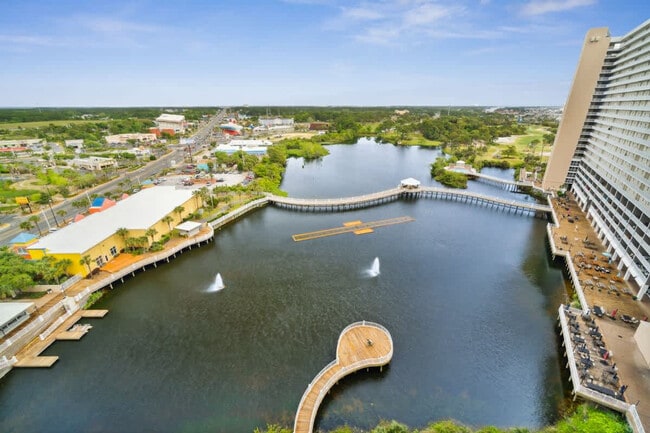 Building Photo - 9902 S Thomas Dr