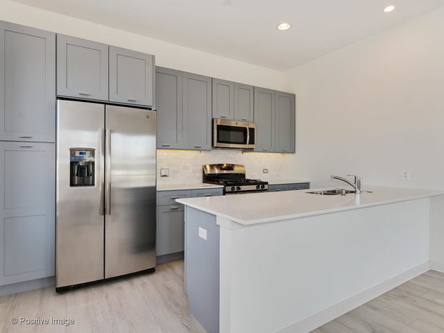 Building Photo - 7355 W Grand Ave