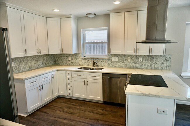 Building Photo - 1707 Valley Vista Dr