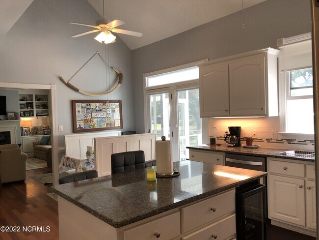 Building Photo - 534 Neptune Dr