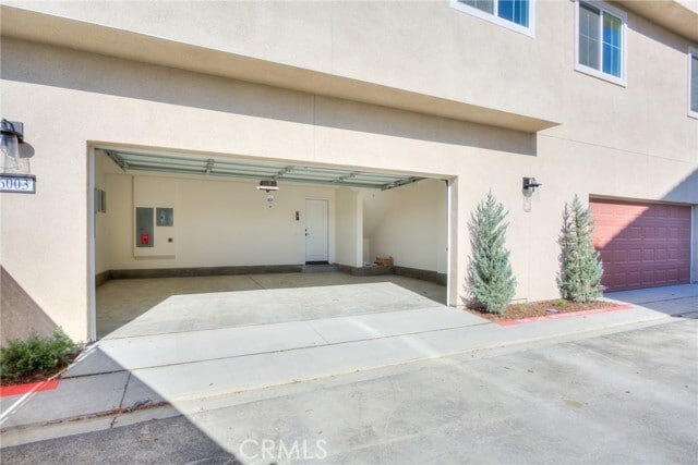 Building Photo - 6003 Huntington Dr