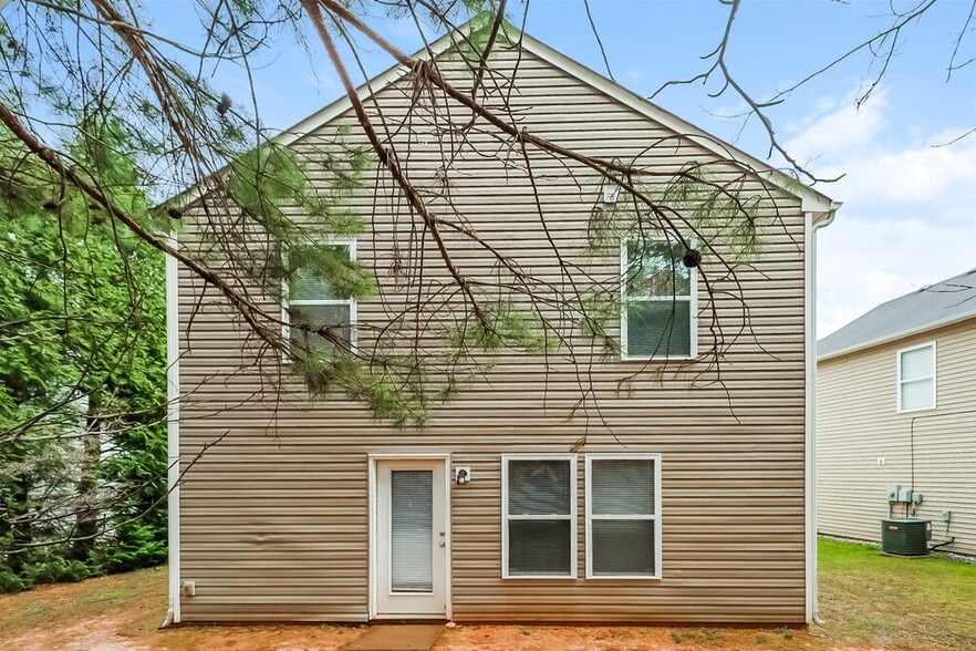 Building Photo - 1907 Dunsmore Ln