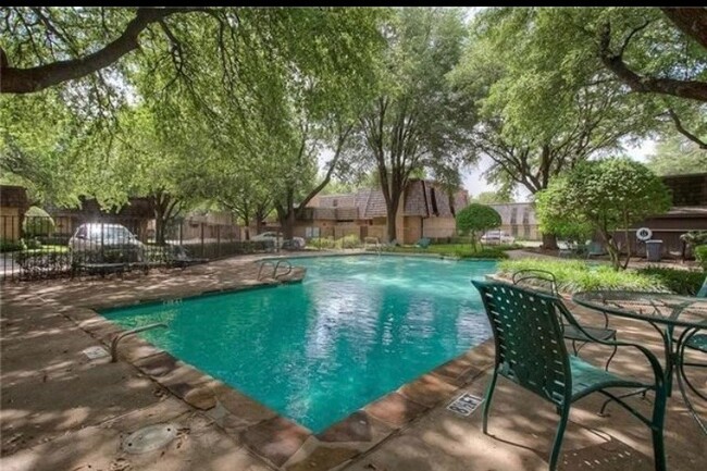 Community Pool - 3005 Tanglewood Park W
