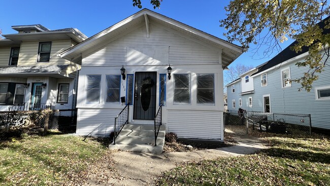 Building Photo - 1132 Portage Ave