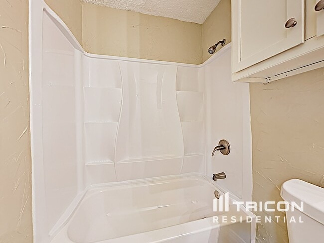 Building Photo - 429 Parkridge Blvd