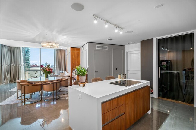 Building Photo - 851 NE 1st Ave