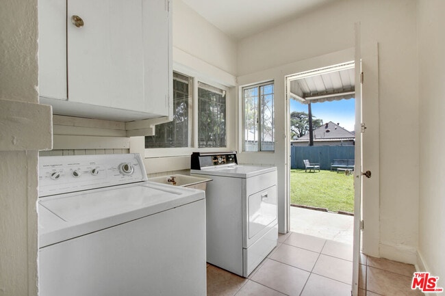 Building Photo - 1246 W 48th St