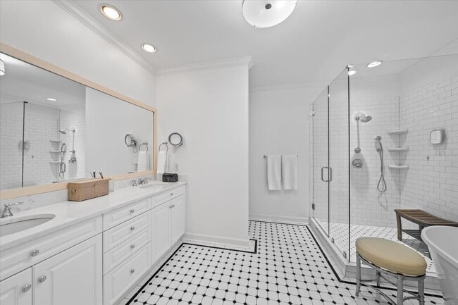 Building Photo - 556 Rienzi Dr