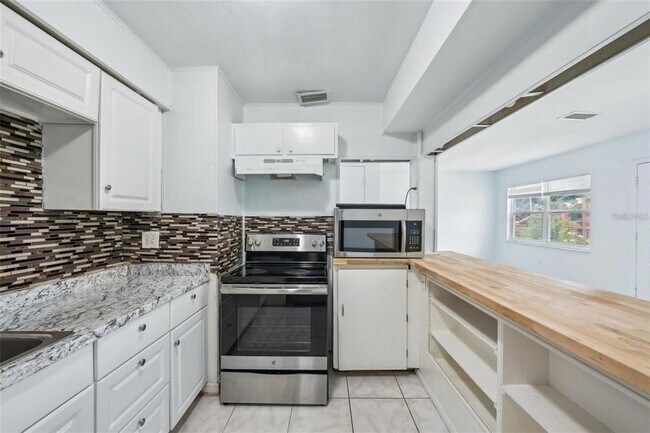 Building Photo - 7715 Deleuil Ave