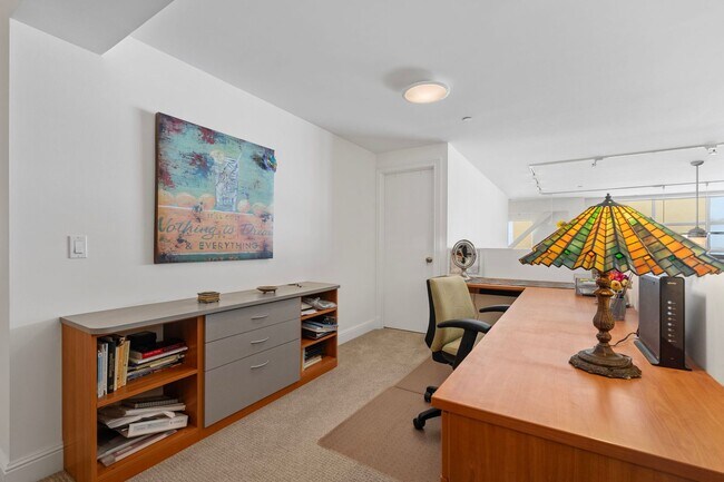 Building Photo - Large Updated SoMa Apartment!