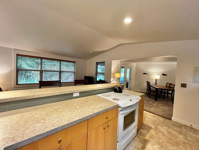 Building Photo - Historic Fort Ward Townhome on Bainbridge Island