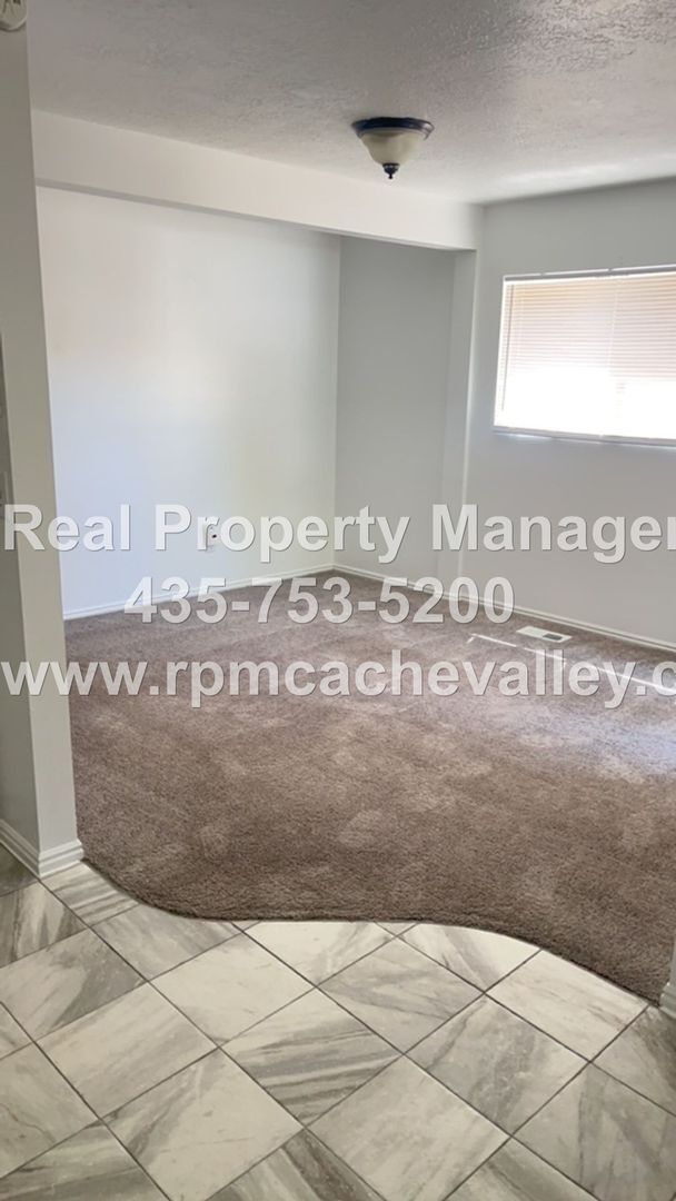 Building Photo - 420 1/2 N 200 W # 1-4